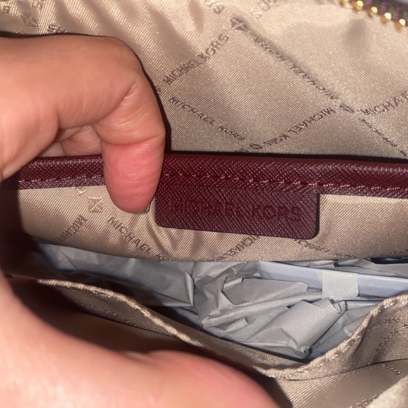 Micheal Kors Jet set Leather Crossbody Bag - Picture 9 of 14